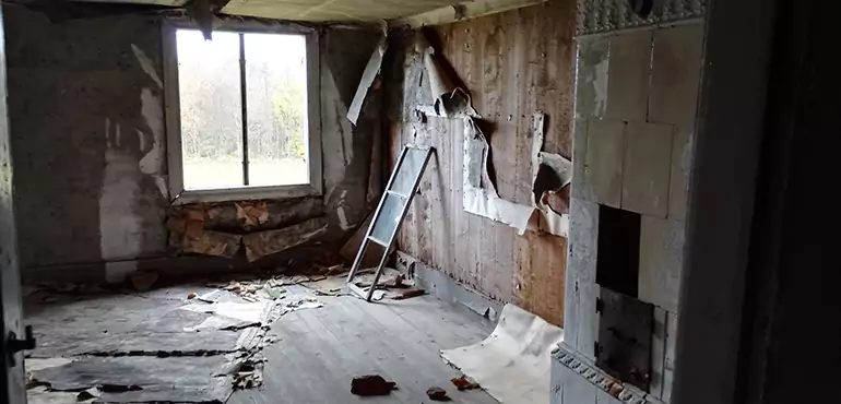 Why Selling a Distressed House Through Traditional Methods Fails in Garland
